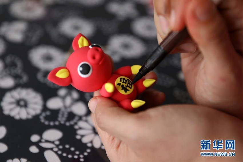 干支をかたどったしんこ細(xì)工作成し、春節(jié)準(zhǔn)備　山東省