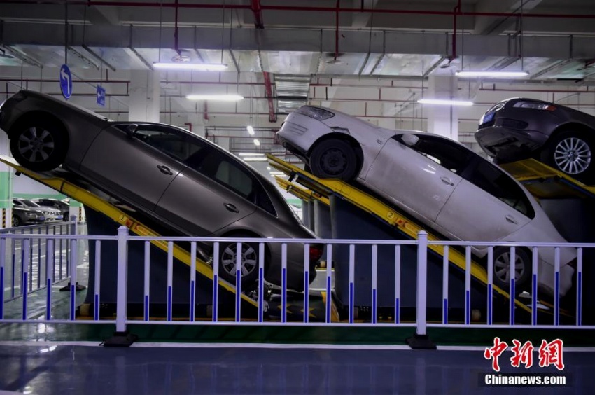 重慶市にスペース節(jié)約した平面傾斜式スマート駐車(chē)場(chǎng)登場(chǎng)