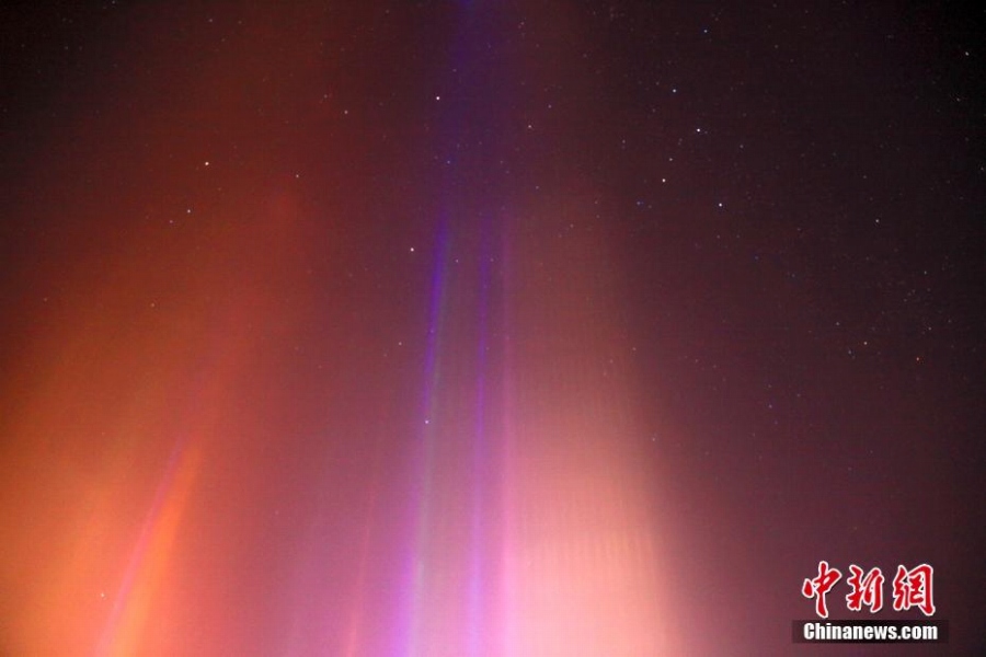 新疆?アルタイ地區(qū)の極寒地區(qū)で神秘的な「光の柱」次々と