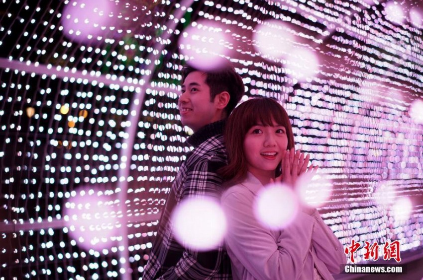 香港イルミネーション展で「愛とロマン」を演出