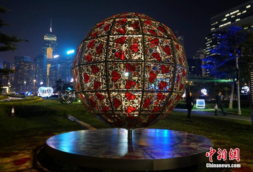 香港イルミネーション展で「愛とロマン」を演出