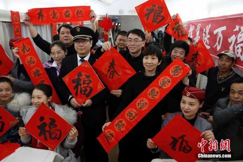 鉄道の上海駅から今年初の春運(yùn)臨時(shí)列車(chē)が発車(chē)