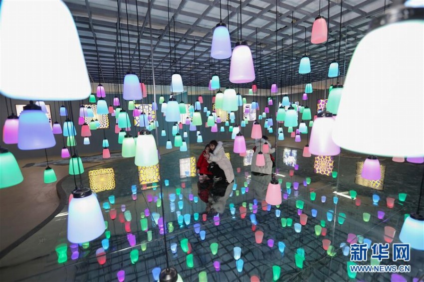 「國(guó)際恐竜ランタン祭り」開幕　四川自貢