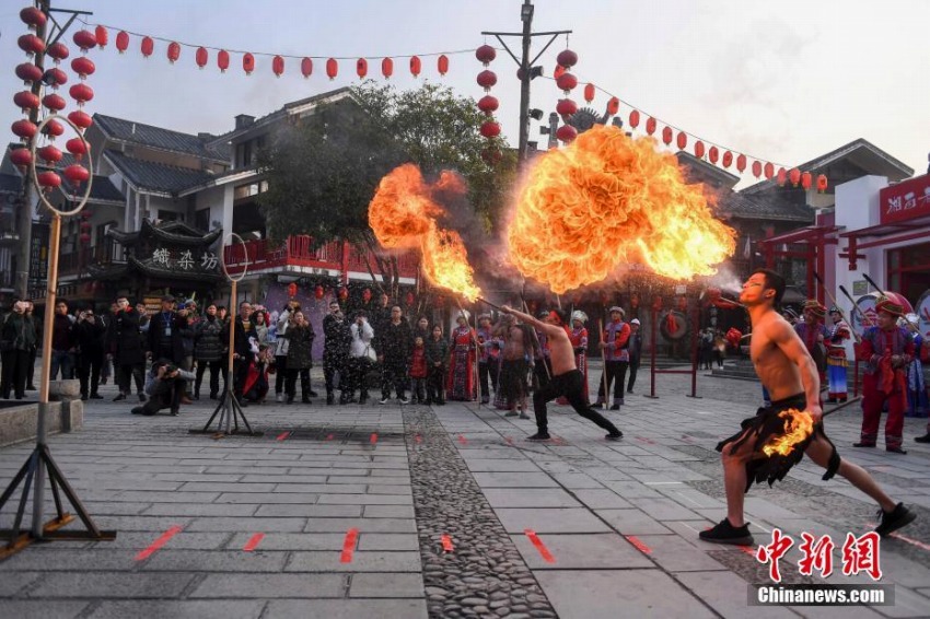 誰の「火遊び」が一番スゴイ？張家界で「火王」?fàn)帄Z戦