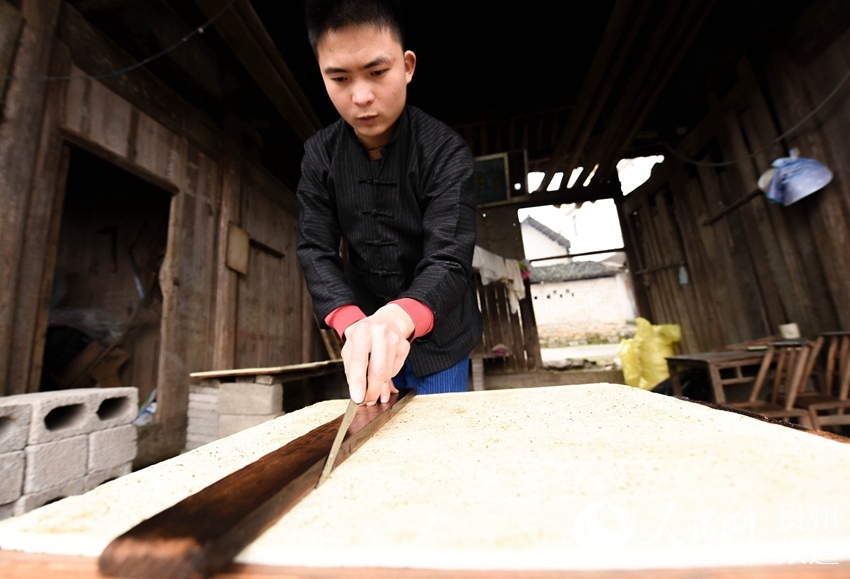 懐かしの味?豆香干を求めて　貴州省ミャオ族