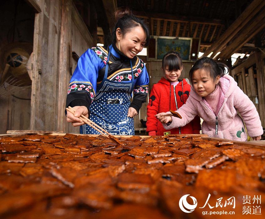 懐かしの味?豆香干を求めて　貴州省ミャオ族