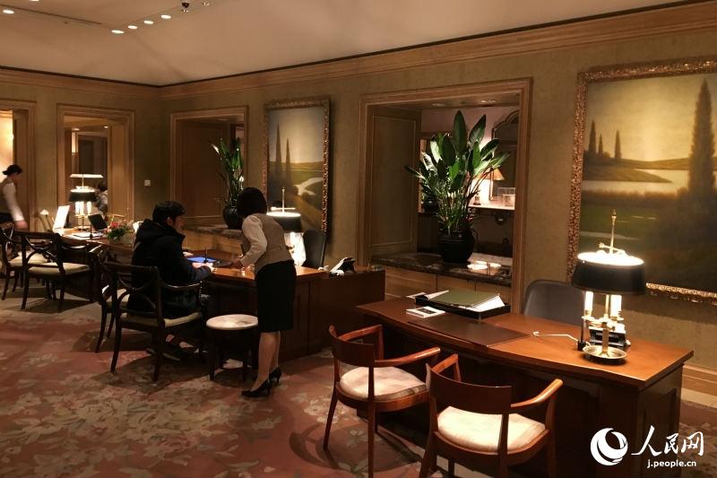 仙臺(tái)ロイヤルパークホテルのフロント（撮影?木村雄太）。