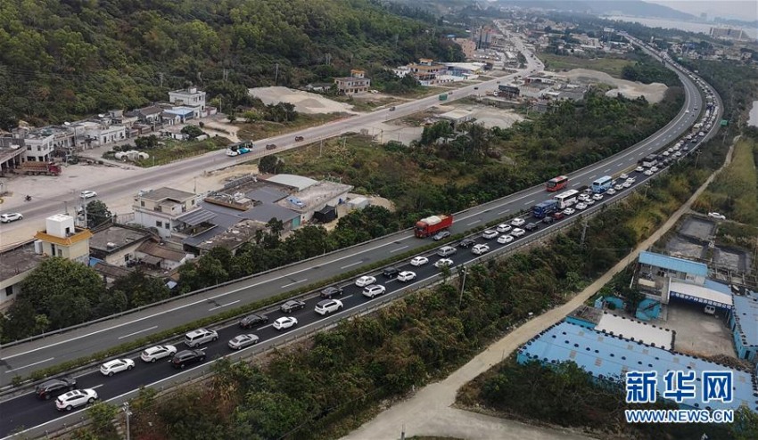 深セン交通警察が春運(yùn)におけるヘリコプターによる初の道路探査実施
