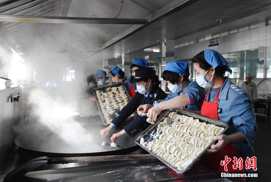 塀の中のおせち料理　受刑者も警察も一緒に年越し