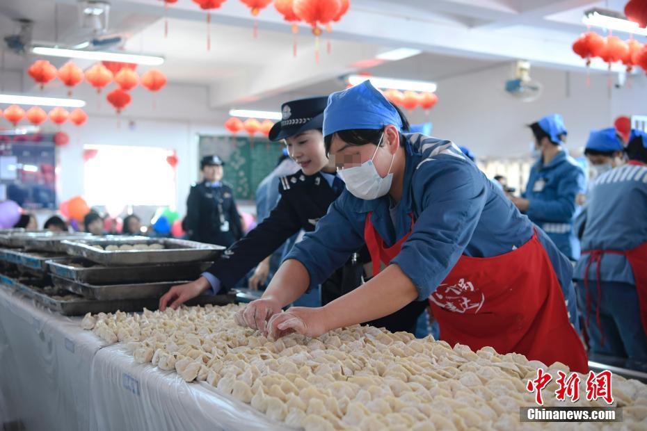 塀の中のおせち料理　受刑者も警察も一緒に年越し