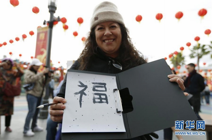 米ハリウッドのユニバーサルスタジオに中國の年越し風(fēng)景登場