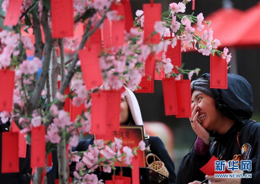 米ハリウッドのユニバーサルスタジオに中國の年越し風(fēng)景登場