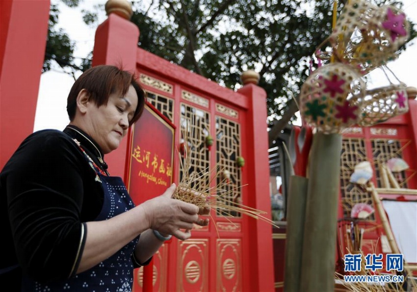 米ハリウッドのユニバーサルスタジオに中國の年越し風景登場