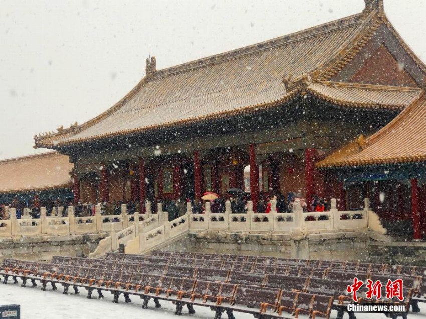 北京市の広い範(fàn)囲で雪　市內(nèi)は一面の銀世界に