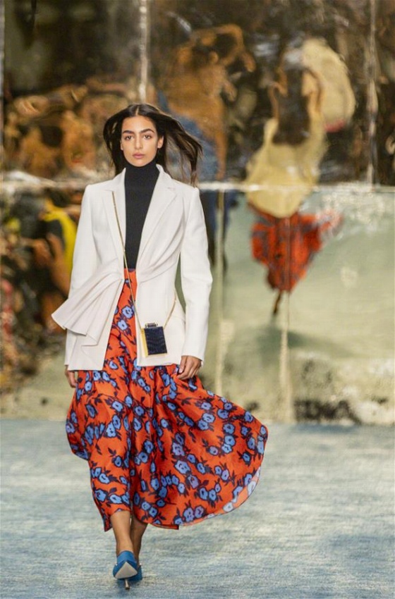 ニューヨークの博物館でファッションショー