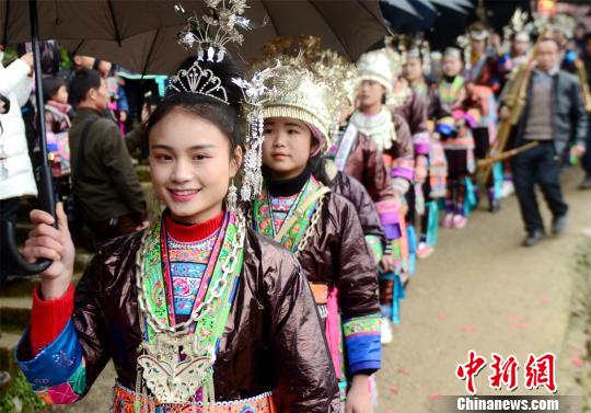 トン族の人々が民族衣裝で健やかな新春願(yuàn)う