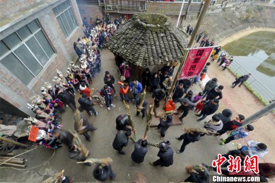 トン族の人々が民族衣裝で健やかな新春願(yuàn)う