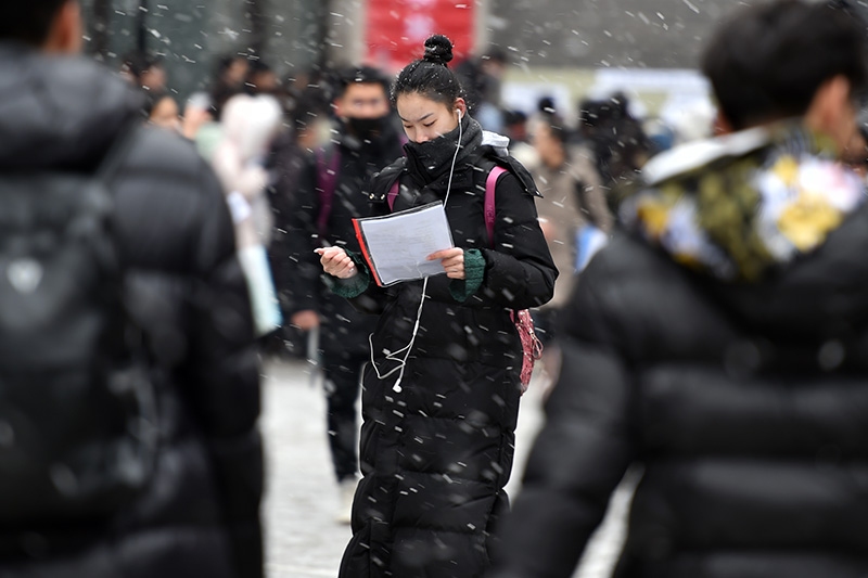 雪が舞い落ちる中、中央戯劇學(xué)院で2019年度本科生専門テスト　北京