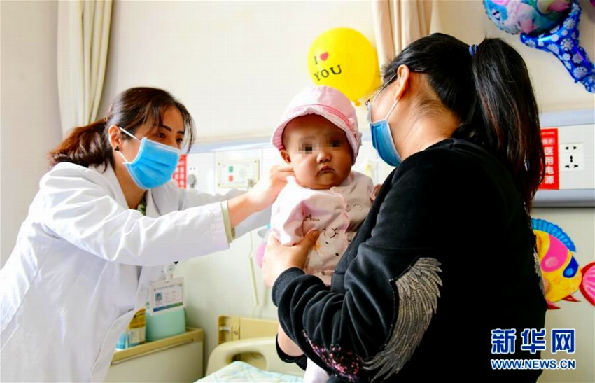 試験管ベビーの親子間肝移植手術(shù)が成功　生後6ヶ月で無事退院