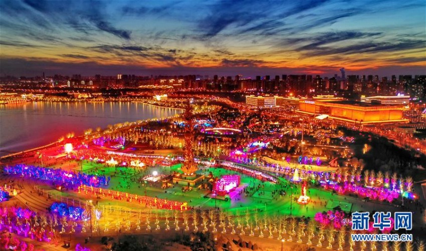 美しい輝きと共に迎える元宵節(jié)　唐山南湖