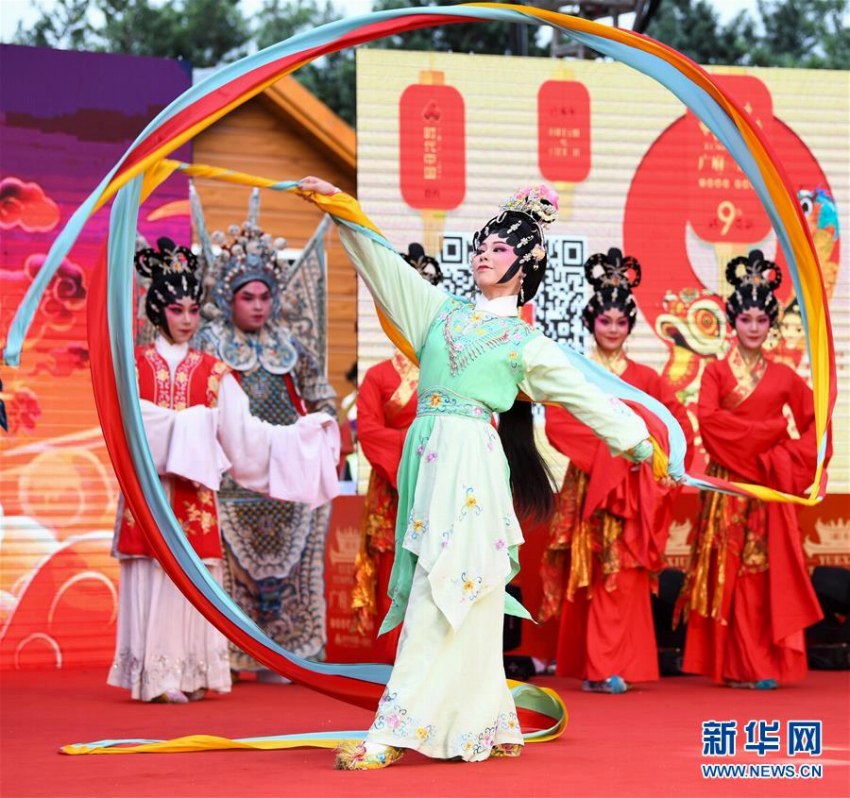 伝統(tǒng)的な戯劇を観て過ごす元宵節(jié)　広東省