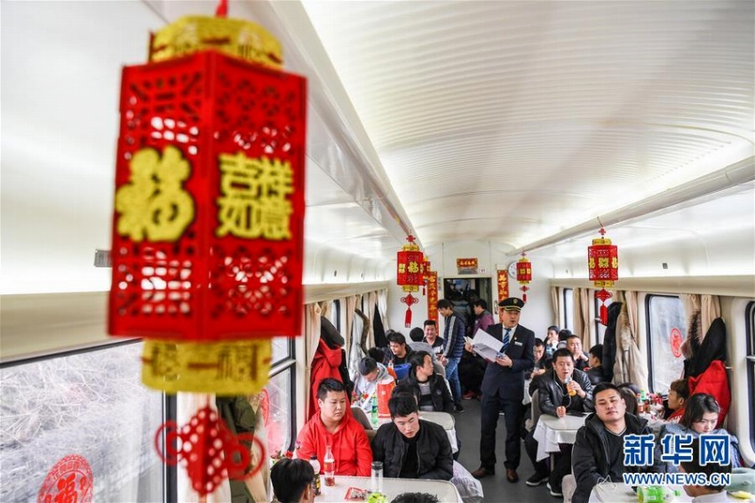 出稼ぎのために移動(dòng)する乗客対象に鉄道車內(nèi)で就職説明會(huì)