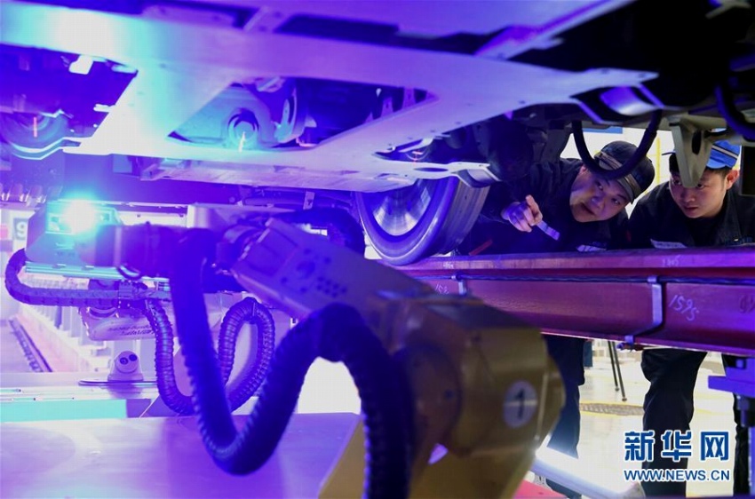 高速列車のメンテナンスにスマート検査ロボット導入　鄭州