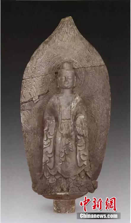 山西省五臺山付近で石の仏像34體を発見