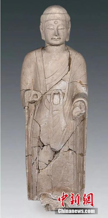 山西省五臺山付近で石の仏像34體を発見