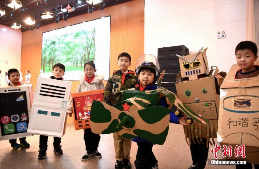 中國(guó)各地の小中學(xué)校で新學(xué)期スタート