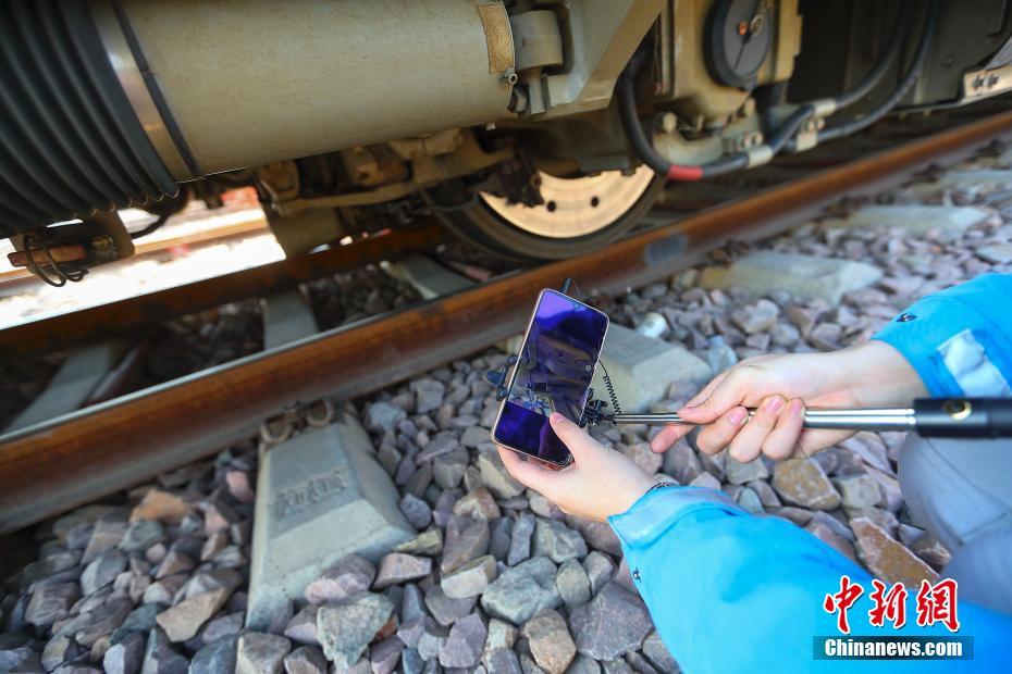 平均年齢23歳　中國初の高速鉄道女子整備士乗務(wù)隊を訪ねて