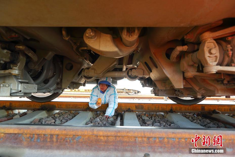 平均年齢23歳　中國初の高速鉄道女子整備士乗務(wù)隊を訪ねて