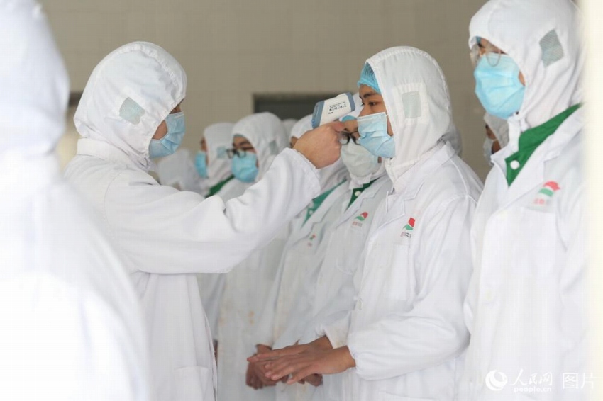 中國(guó)の高速鉄道で販売される弁當(dāng)の工場(chǎng)を訪ねる