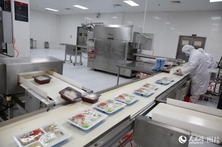 中國の高速鉄道で販売される弁當(dāng)の工場を訪ねる