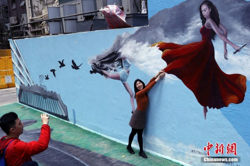 カラフルなグラフィティが舊市街に都市の活力　香港地區(qū)