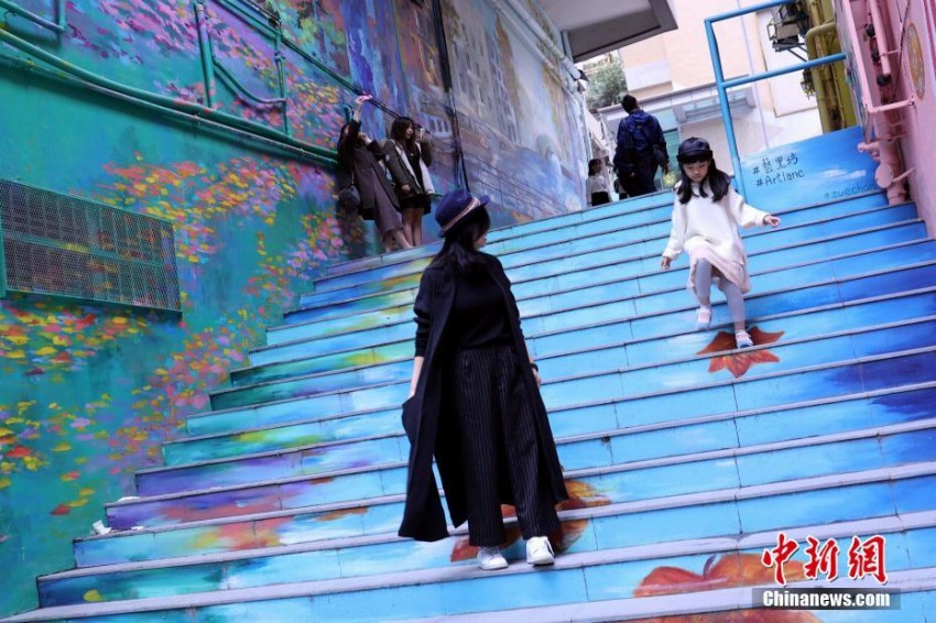 カラフルなグラフィティが舊市街に都市の活力　香港地區(qū)