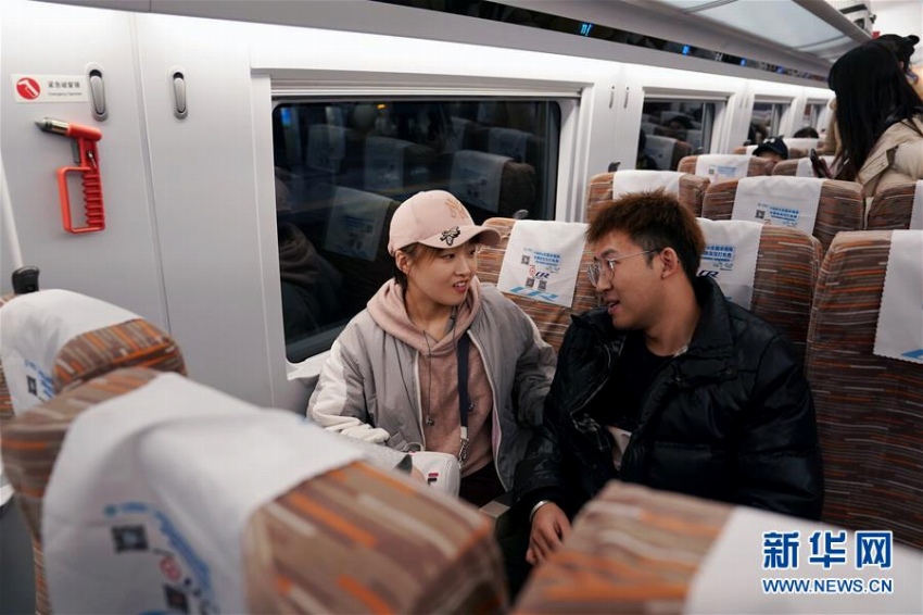 北京と天津を往復(fù)しながら生活する若い夫婦