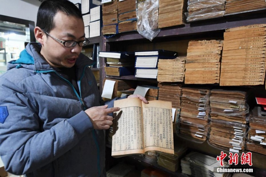 書籍20萬冊(cè)をコレクションする蘭州の書店店主