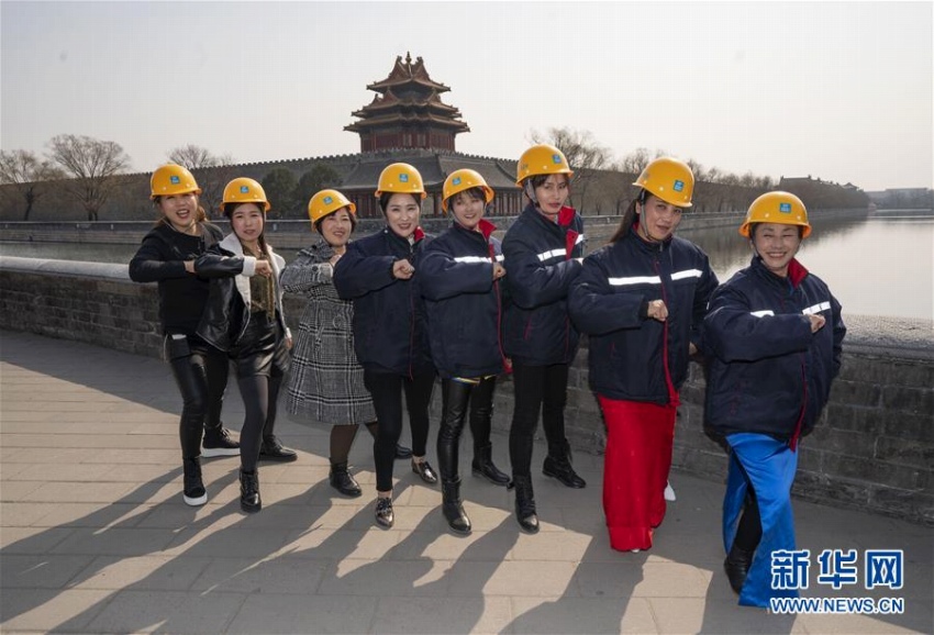 3月8日は國(guó)際女性デー　北京の企業(yè)の女性職員が故宮を見(jiàn)學(xué)