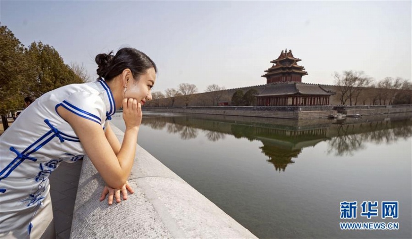 3月8日は國(guó)際女性デー　北京の企業(yè)の女性職員が故宮を見(jiàn)學(xué)