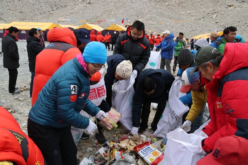 生態(tài)環(huán)境部、チョモランマ核心區(qū)観光禁止は環(huán)境にプラス
ー毎年登山活動をする総人數(shù)を300人前後に制限ー