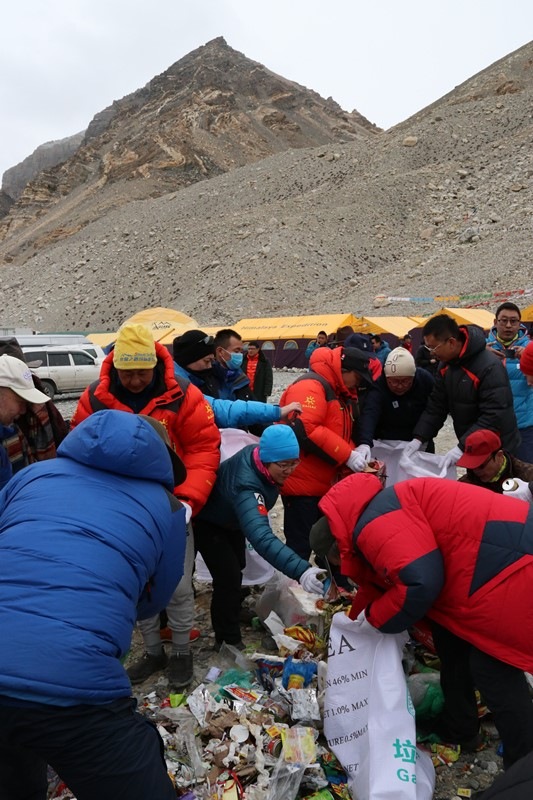 生態(tài)環(huán)境部、チョモランマ核心區(qū)観光禁止は環(huán)境にプラス
ー毎年登山活動(dòng)をする総人數(shù)を300人前後に制限ー