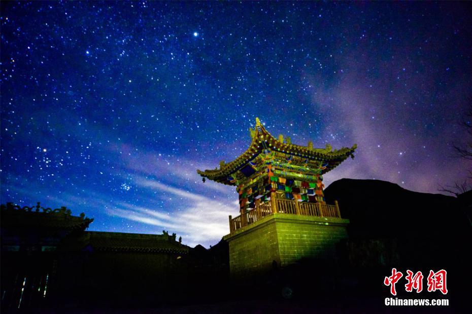 美しくも幻想的な敦煌に広がる星空（撮影?王斌銀）。