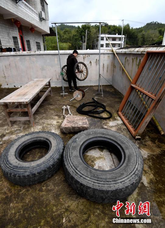  農村の若者がユニークなフィットネスでネットで話題に