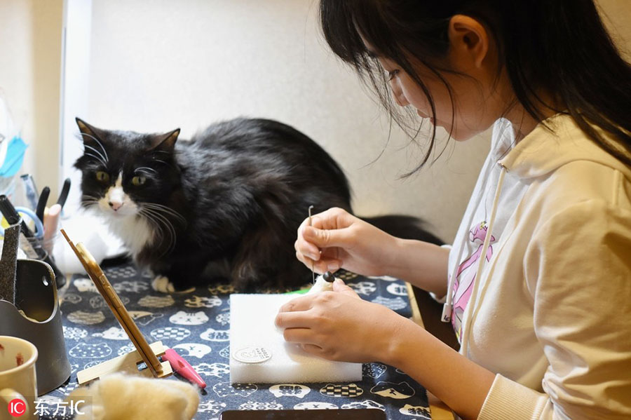 2019年3月4日、ペットやDIYが好きというCiciさん。羊毛フェルトを作っているだけでとても癒されるという。また、ペットが死んでしまったという人にとっては、そっくりの羊毛フェルトを見るだけでもとても癒される（東方IC が畫像の著作権所有。転載禁止）。