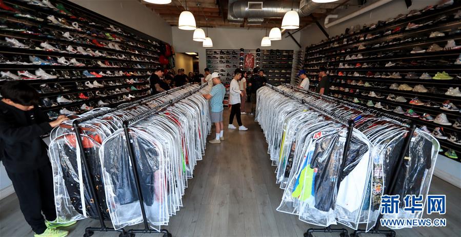 米ロサンゼルスで流行ブランドショップを開(kāi)店させた中國(guó)人青年