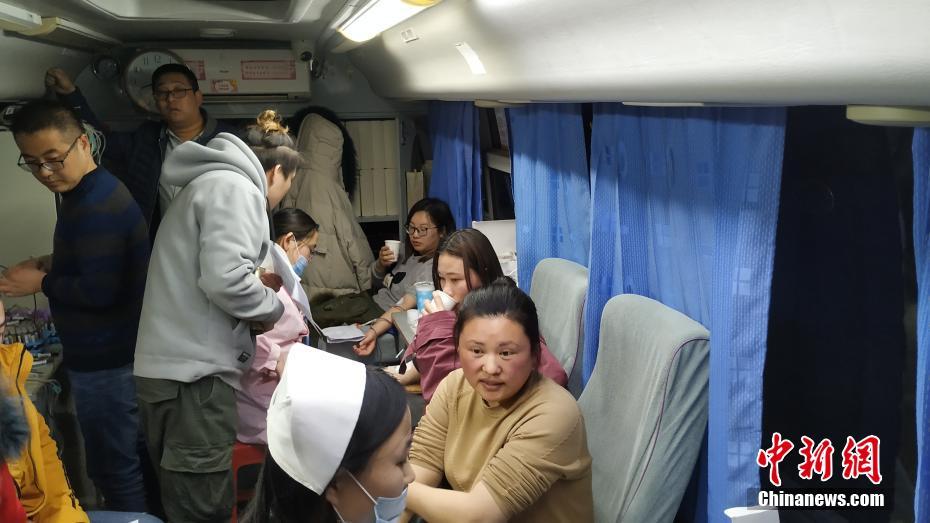 江蘇省塩城県の化學(xué)工場(chǎng)で爆発事故　深夜まで獻(xiàn)血者が長(zhǎng)蛇の列