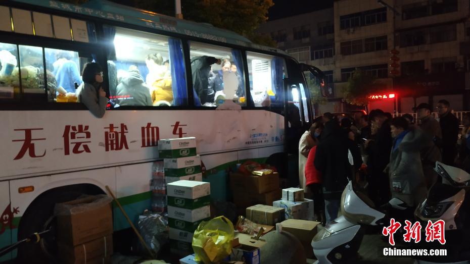 江蘇省塩城県の化學(xué)工場で爆発事故　深夜まで獻(xiàn)血者が長蛇の列