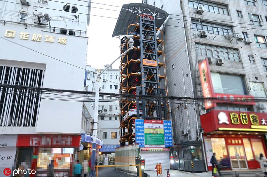 上海初の無人垂直循環(huán)式立體駐車場。（東方IC が畫像の著作権所有。転載禁止）