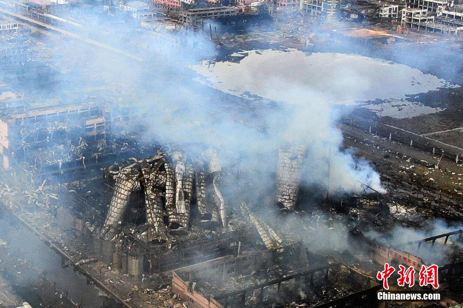 江蘇省化學(xué)工場(chǎng)爆発事故、爆発地點(diǎn)には巨大な穴が